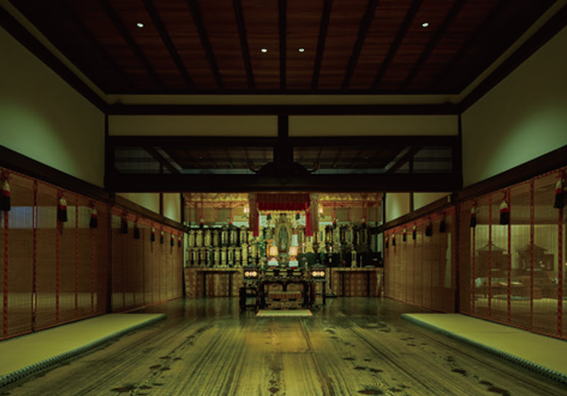 宸殿【朝露：2-11 調光率10～30％】夜間拝観という文化に、『Synca』がこだわりの光を灯す。