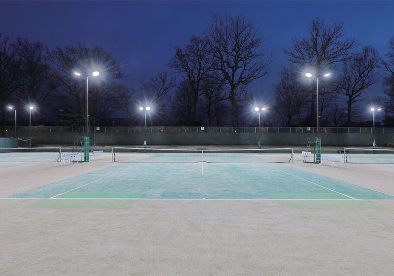 小平市上水公園テニスコート：照明リニューアル（夜間照明器具賃貸借）_電力量は大幅削減しつつ、明るさと均斉度を向上