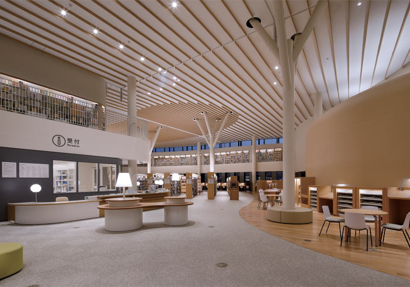 長井市遊びと学びの交流施設「くるんと」_「くるんと」内にある、長井市立図書館一般書コーナー