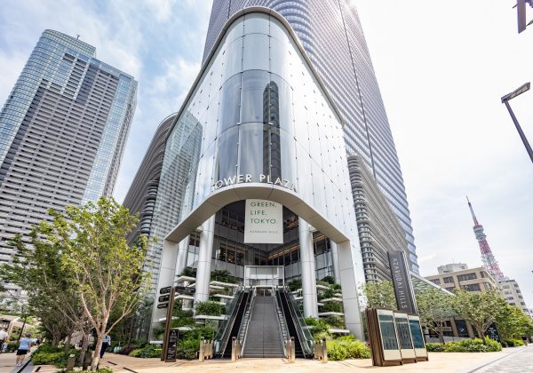 商業施設「タワープラザ」に見る<br>“光の移ろい”が作り出すシークエンスと自然的な心地良さ