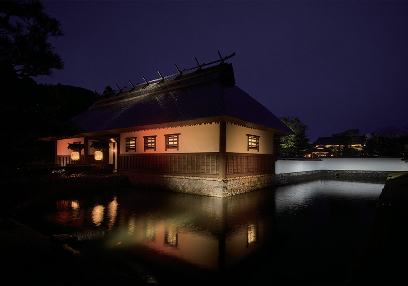 ヤマハリゾート「葛城北の丸」_お客様を最初にお迎えする「郭松門」10月～11月秋