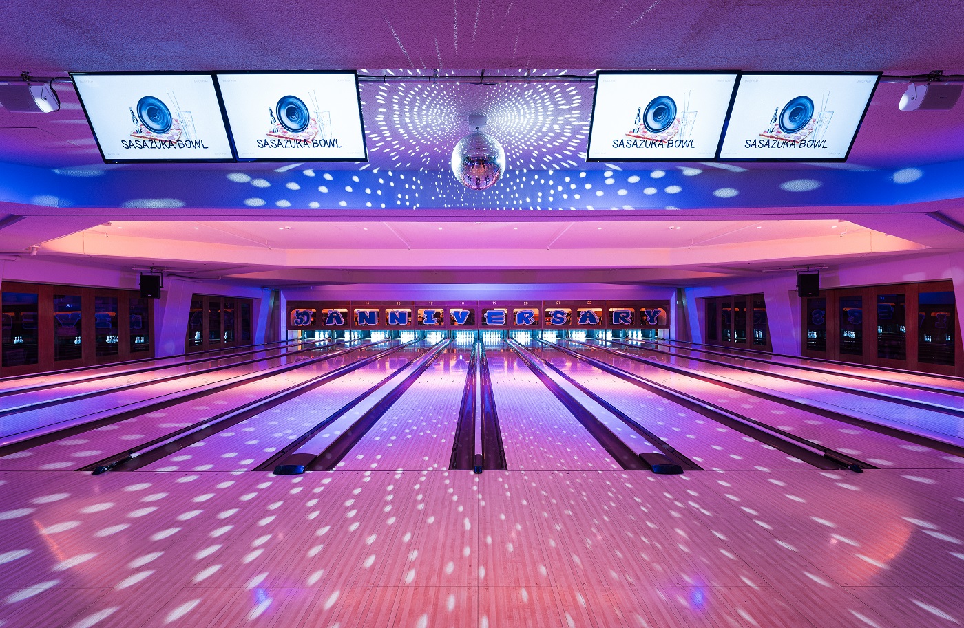 光と色の重なりが生み出す「非日常空間」、<br>カルチャー発信拠点におけるカラーライティング